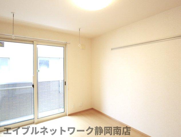 その他共有部分　明るい洋室です