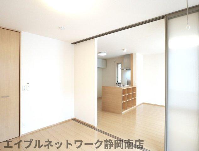その他　きれいな洋室です