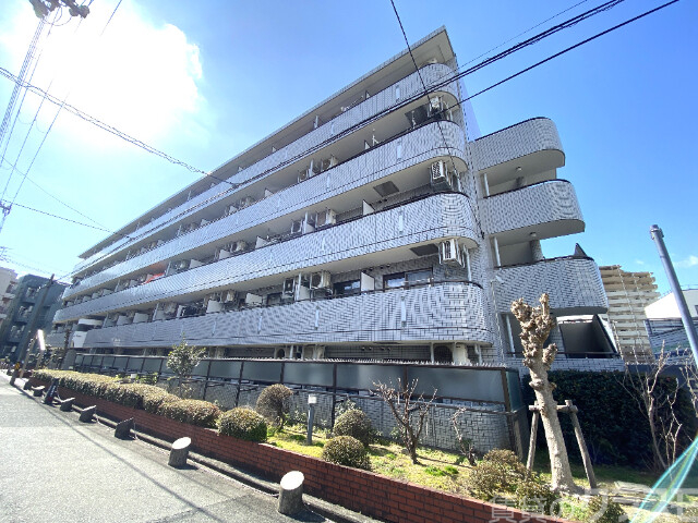 大阪市淀川区野中北のマンションの建物外観