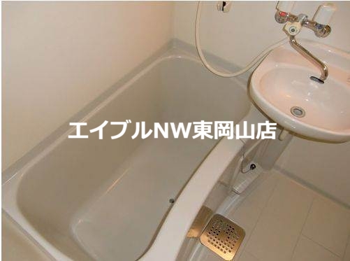 バス・シャワールーム　別のお部屋の写真です。実際とは異なります。