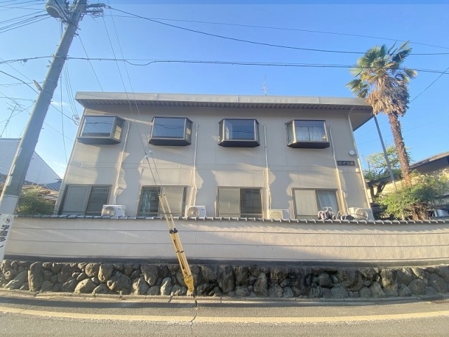 京都市北区紫野上柳町のアパートの建物外観
