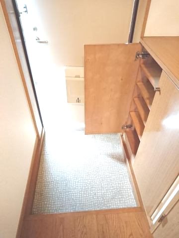 玄関　写真：102号室