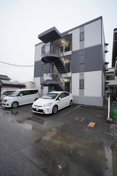 岡山市中区高島新屋敷のマンションの建物外観