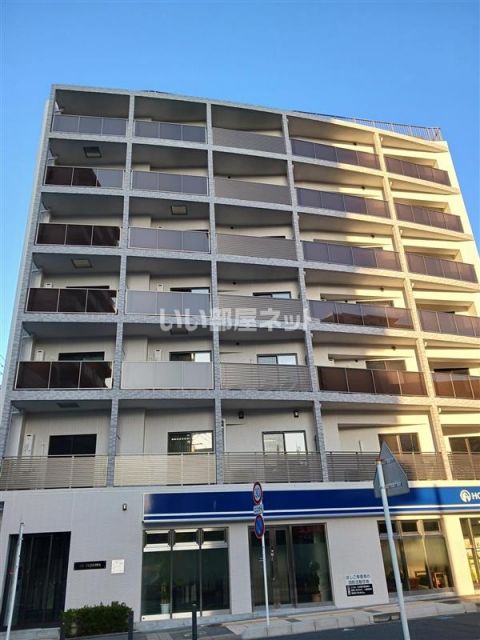 【藤沢市藤沢のマンションの建物外観】