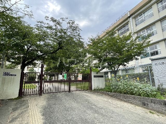 【中桜塚ハイツの小学校】