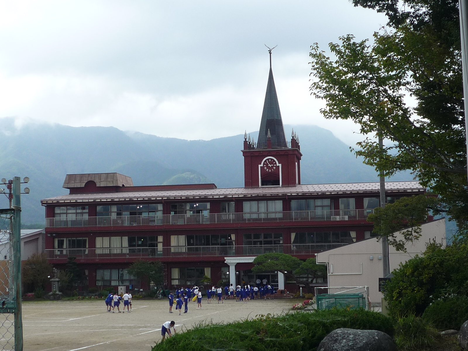 【コーポ流石の中学校】