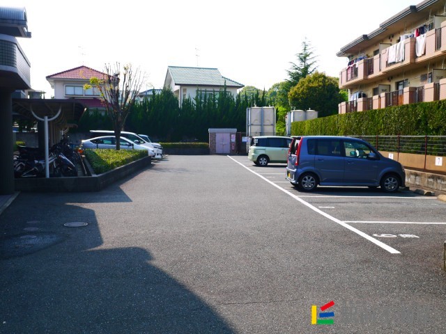 【太宰府市吉松のマンションの駐車場】