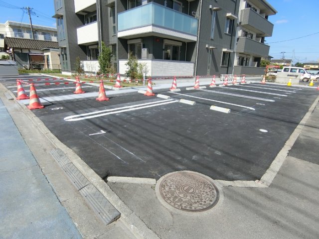 【仙台市若林区六十人町のアパートの駐車場】