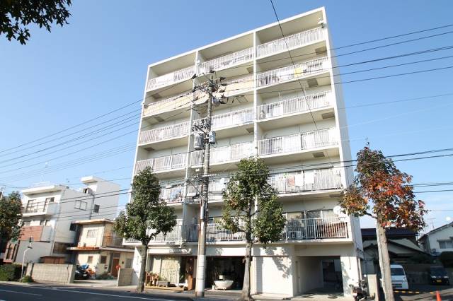 広島市中区光南のマンションの建物外観