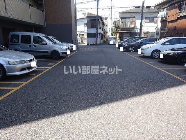 【S-FORT四日市西新地の駐車場】