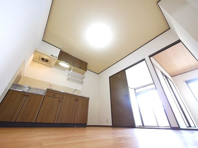 居室・リビング　ご家族で団らん出来るダイニングキッチンです。