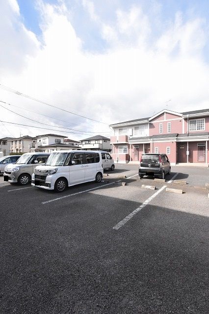 【東三島５７５ハイツＢの駐車場】