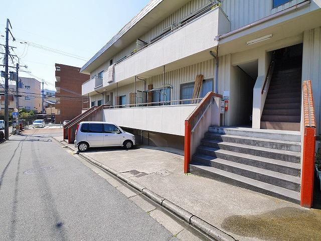 【大和郡山市永慶寺町のマンションのエントランス】