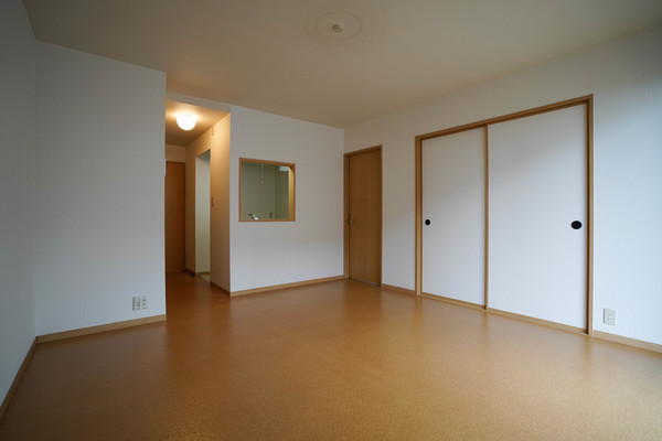 居室・リビング　同じ建物の別のお部屋