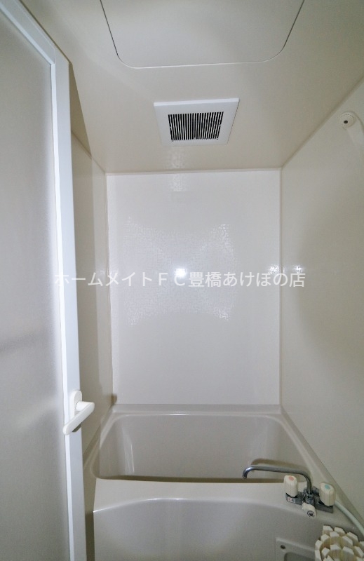 バス・シャワールーム　同型別部屋写真（反転）