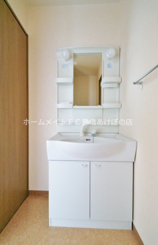 洗面設備　同型別部屋写真（反転）