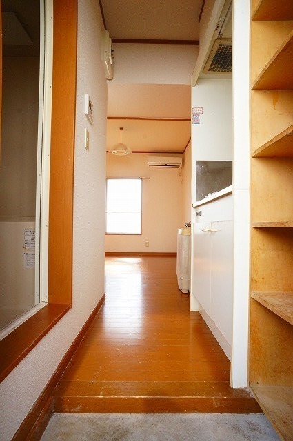玄関　玄関より