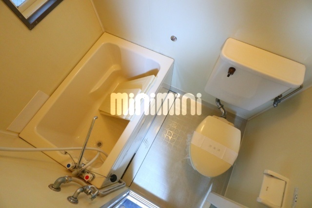 バス・シャワールーム　湯沸し給湯器