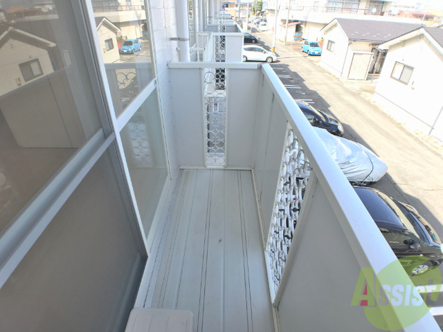 バルコニー　バルコニーは幅があり、広い印象を受けました。
