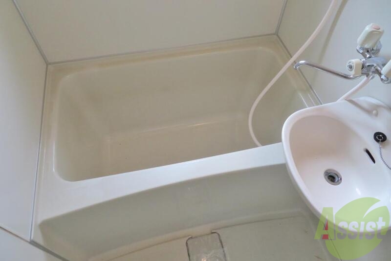 バス・シャワールーム　浴槽ゆったりと入れて疲れも取れそうですね。