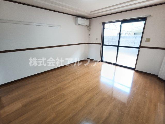 居室・リビング　室内