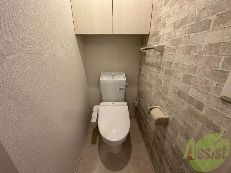 トイレ　温水洗浄便座なので快適に使用できそうですね。