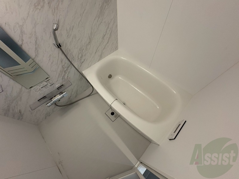 バス・シャワールーム　お風呂になります。一日の疲れを癒してくださいね。