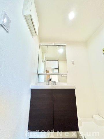 洗面設備　スペースが確保できる洗面所です