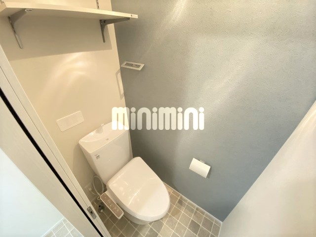 トイレ　温水洗浄便座付きです