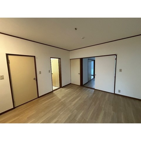 居室・リビング　同一物件別部屋写真