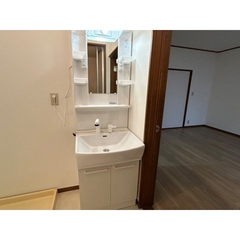 洗面設備　同一物件別部屋写真