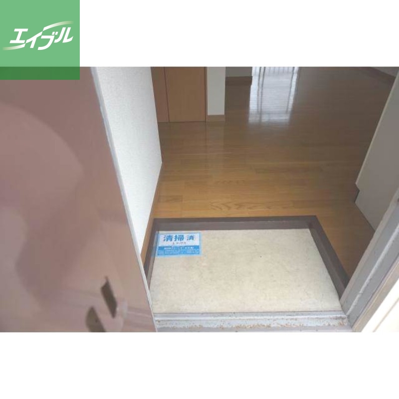 玄関　※別号室の写真です