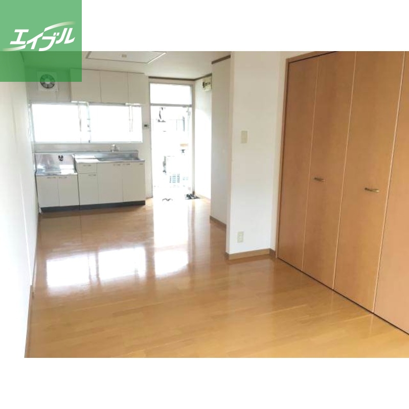 居室・リビング　※別号室の写真です