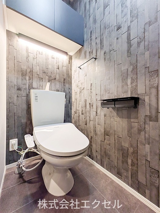 トイレ　温水洗浄便座です。