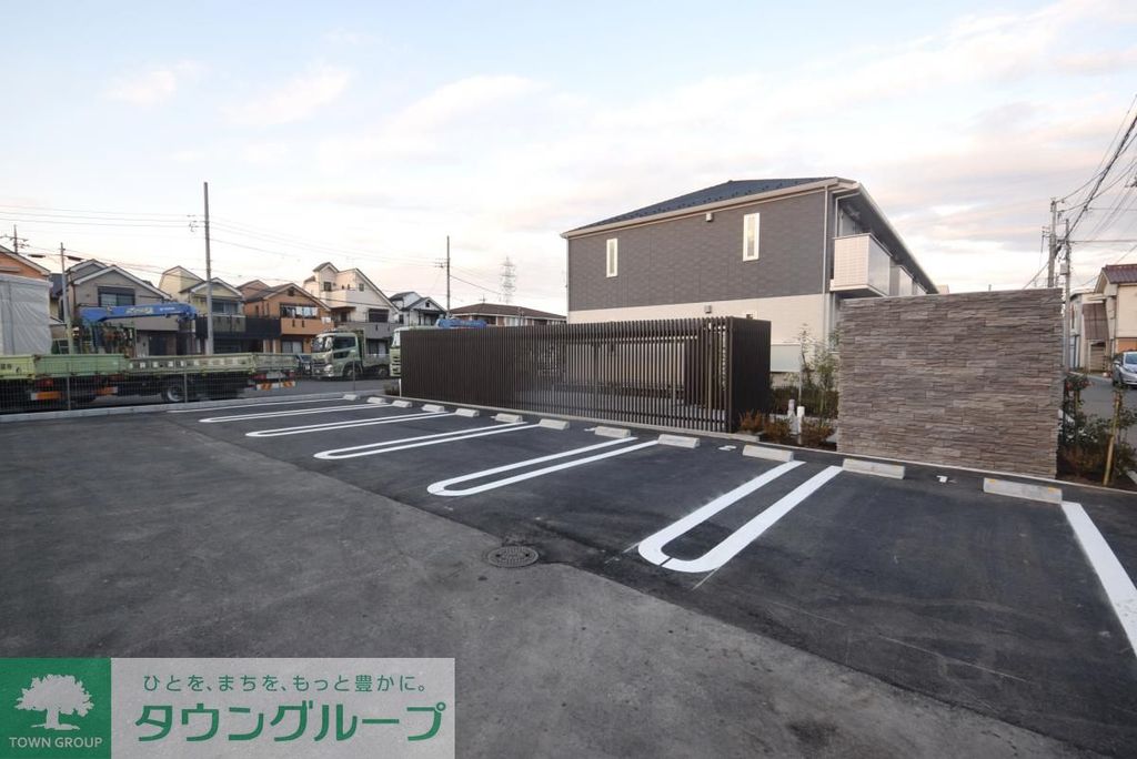 駐車場　お問い合わせはタウンハウジング調布店まで