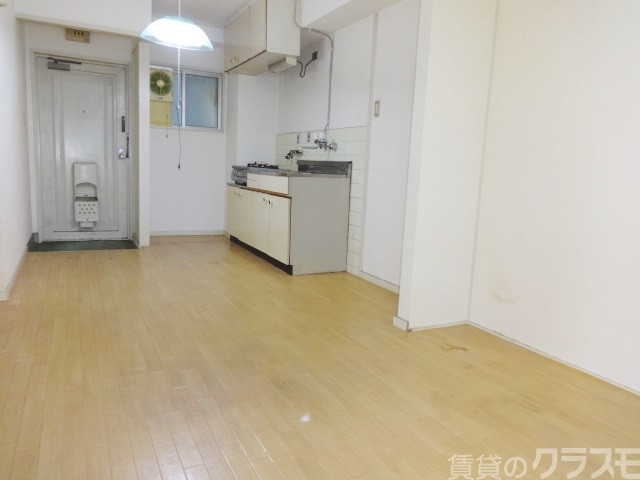 居室・リビング　家具の配置次第でスッキリさせられますね。