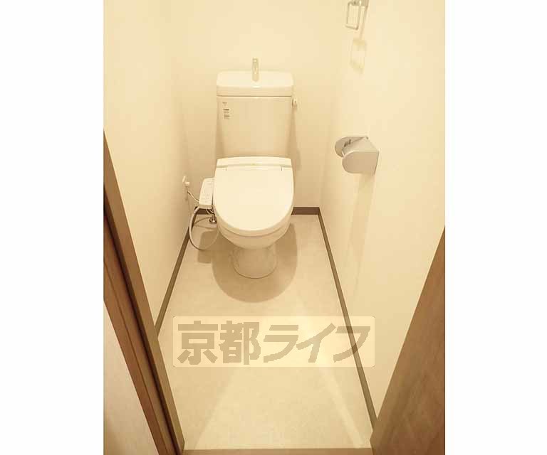 トイレ　ウォシュレット付きです。