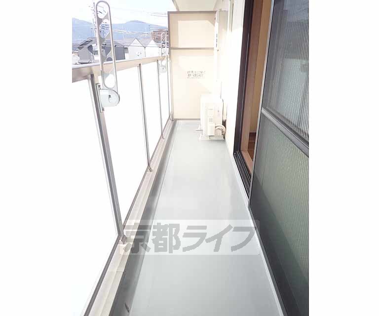 バルコニー　広々としたバルコニーです。