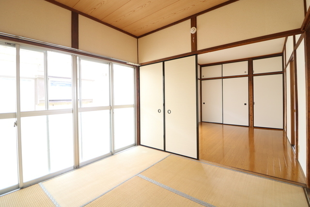 居室・リビング　洋室隣和室４．５帖