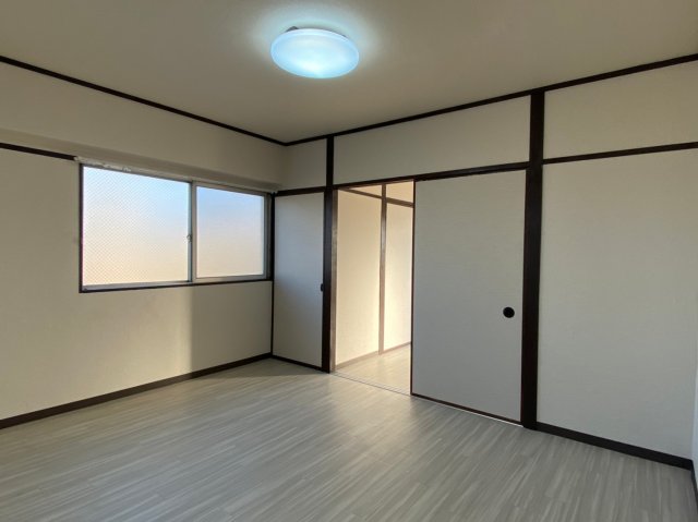 居室・リビング　新栄マンション