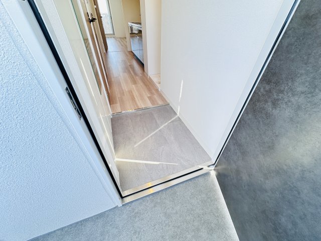 玄関　同タイプの写真です。