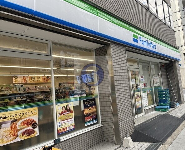 コンビニ　ファミリーマート西天満店（コンビニ）まで104m