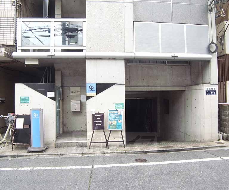 エントランス　大きなエントランスです