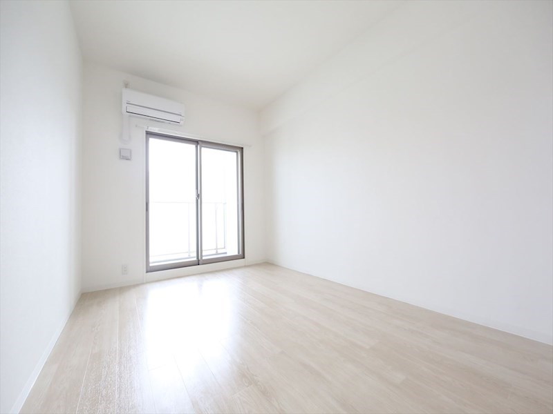 その他部屋・スペース　洋室8.2帖　南面バルコニー　エアコン完備