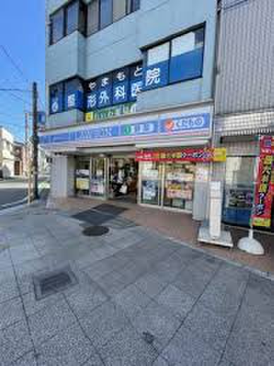 コンビニ　ローソン 横浜山元町二丁目店（コンビニ）まで220m