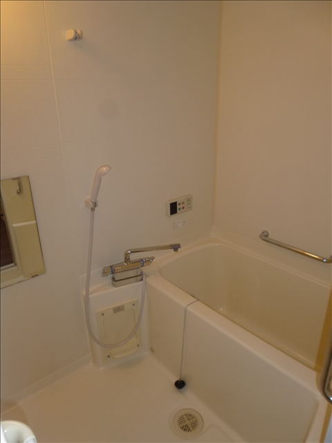 バス・シャワールーム　追焚機能付でいつでも温かいお風呂に入れます♪