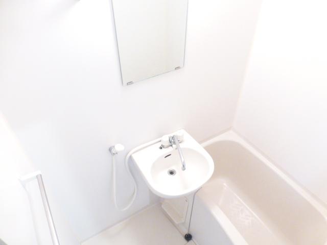 バス・シャワールーム　洗面台付きお風呂