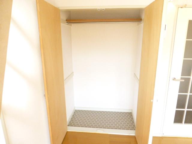 収納　クローゼット付き