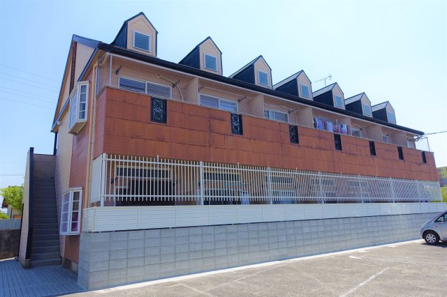 建物外観　コンビニ徒歩圏内で便利な立地にあります♪