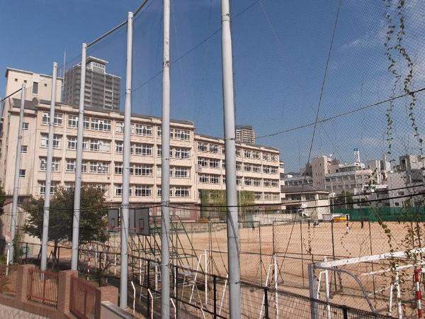 中学校　神戸生田中学校（中学校）まで828m